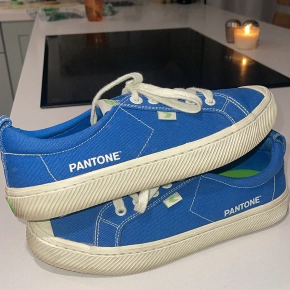 CARIUMA Pantone EUC Women’s Size 8.5 or Men’s Size 7 Classic Blue Canvas Sneaker - Picture 11 of 14